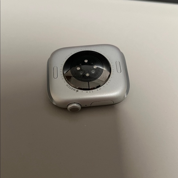 Apple Smartwatch with Silver Case and Black Band S10 46mm - Picture 4 of 4